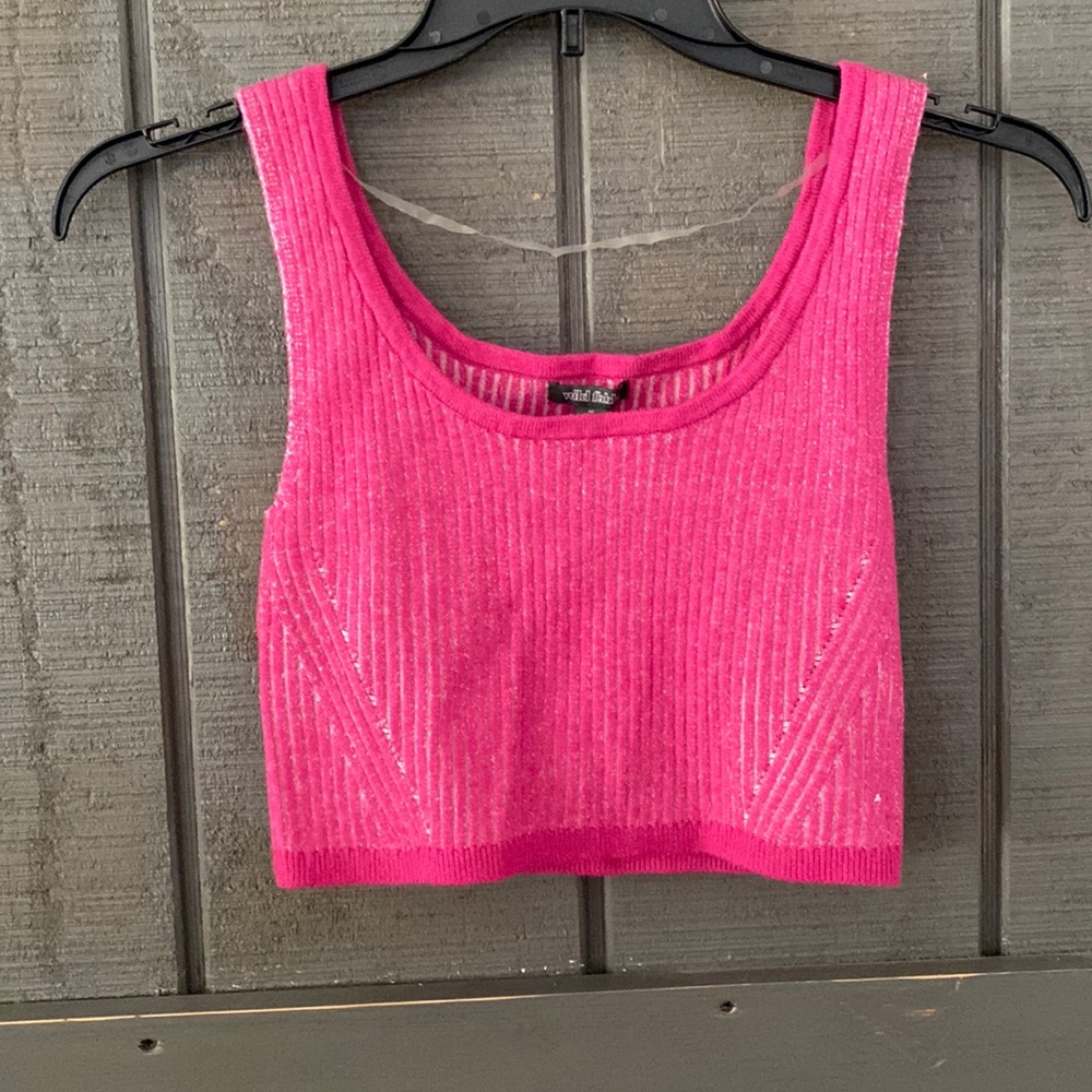 Womans size Medium cropped sleevless sweater